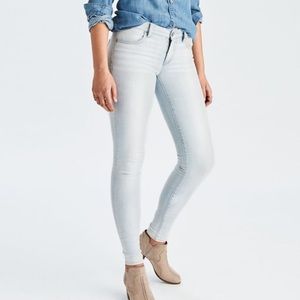 American Eagle light wash skinny jeans